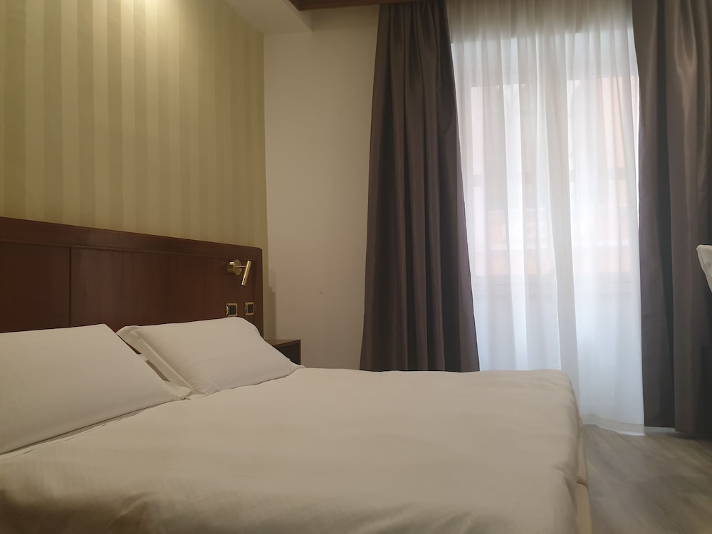 Room, Double Bed