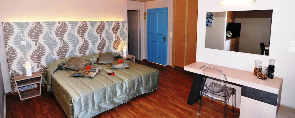 Lassia Hotel 6/34