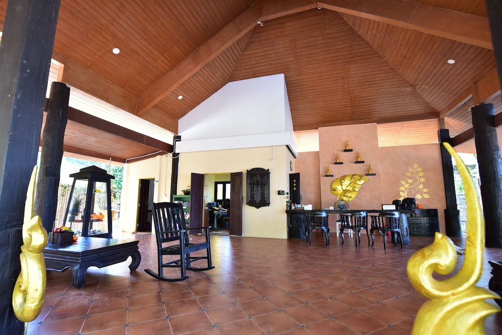 Koh Ngai Thanya Beach Resort 38/65