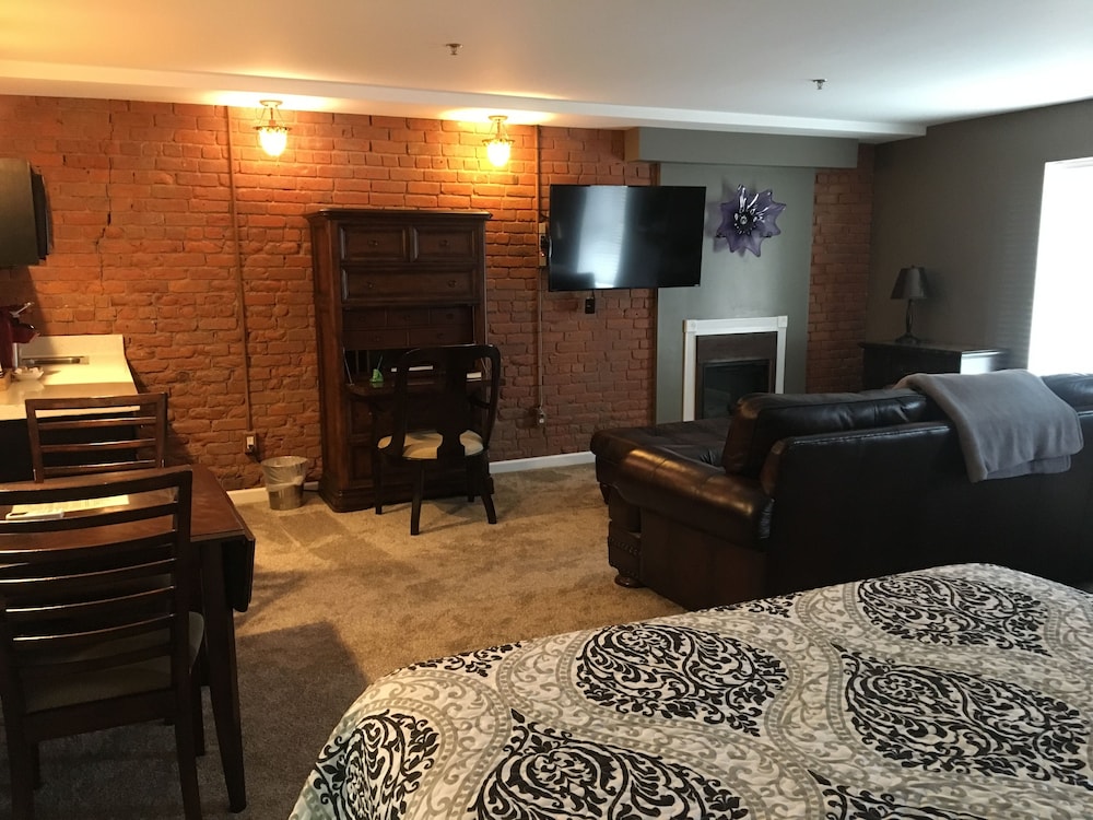 Lodging at the Gaffer Inn 37/48