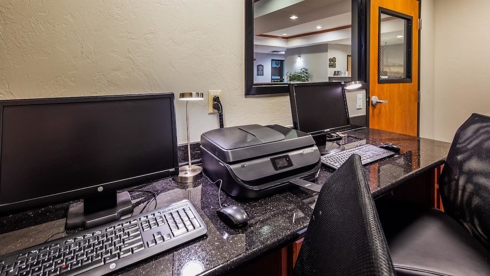 Best Western Plus Midwest City Inn & Suites 21/27