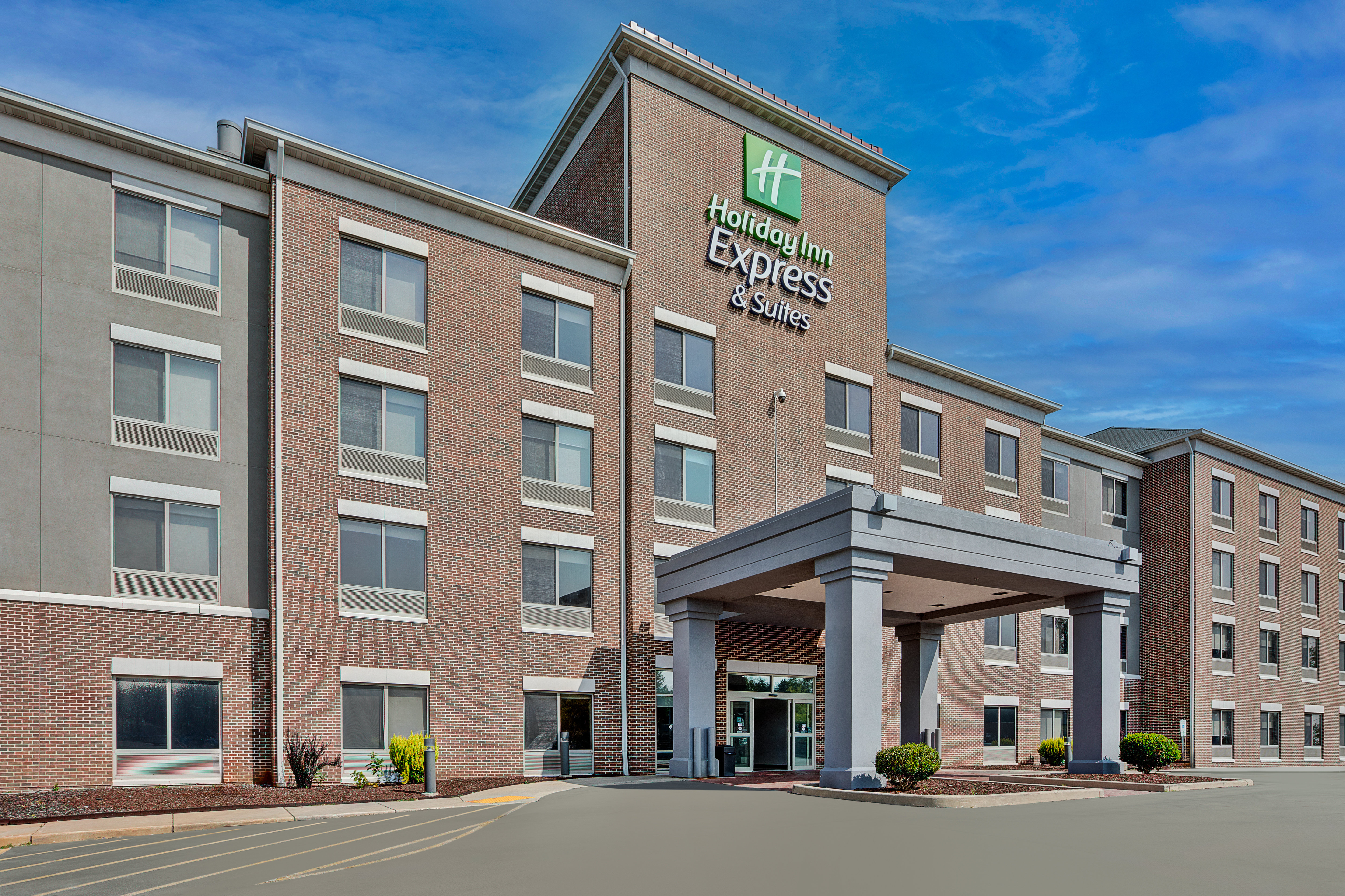 Holiday Inn Express And Suites Milwaukee Nw Park Place 74/79