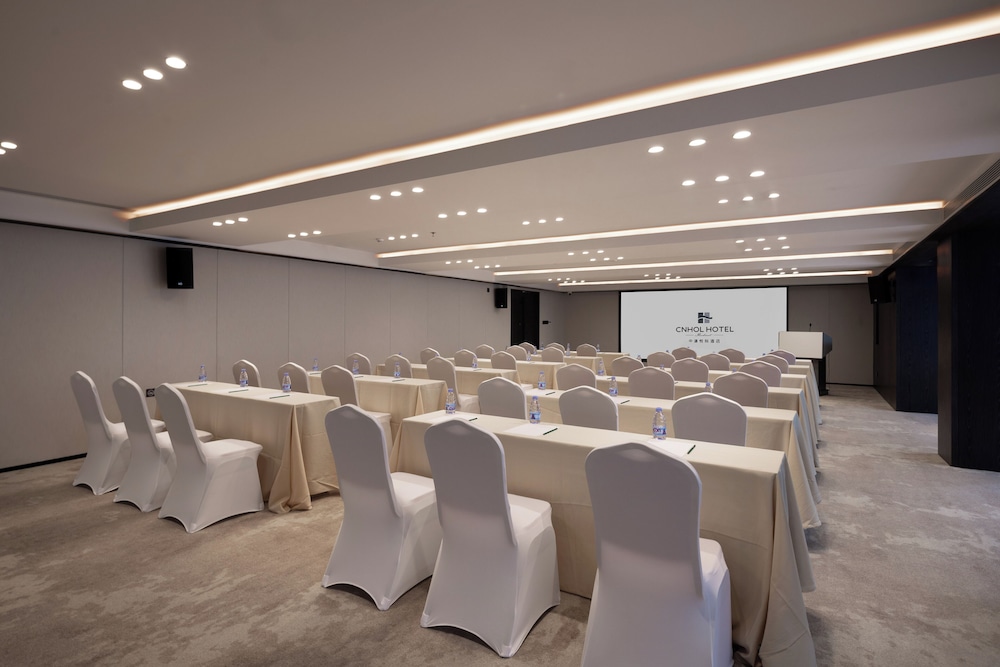 CNHOL RADIENT HOTEL (Shenzhen International Convention and Exhibition Center Branch) 36/42