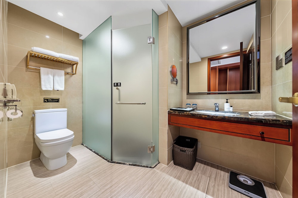 King Maker Grand Hotel 48/49