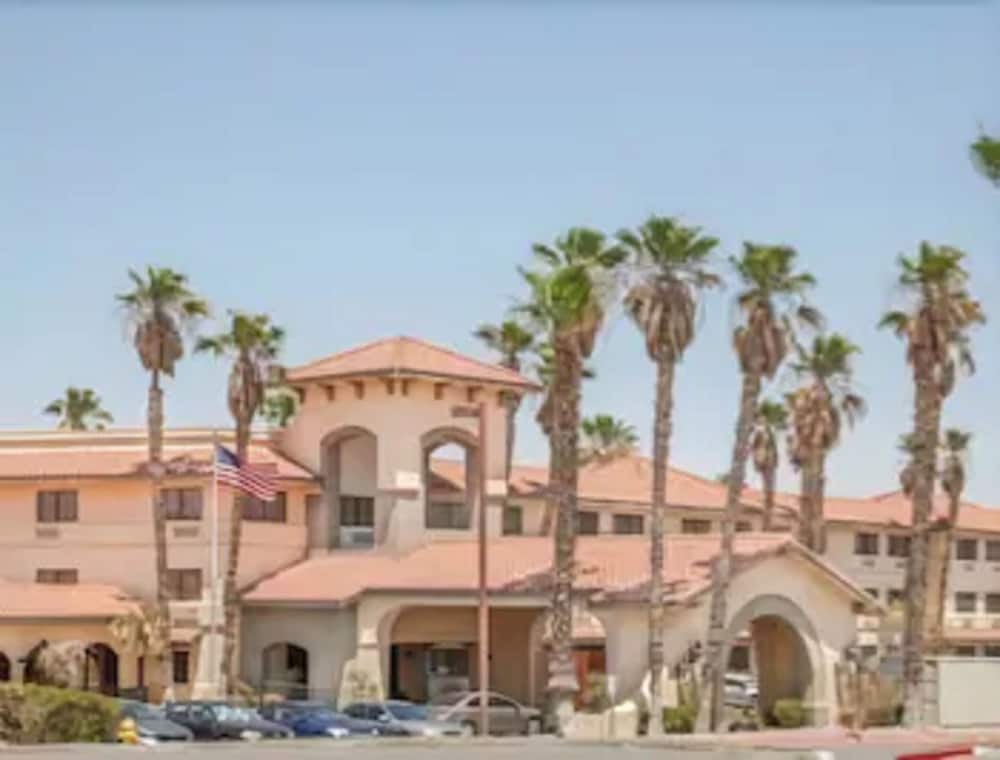 Ramada By Wyndham Barstow in BARSTOW - CA