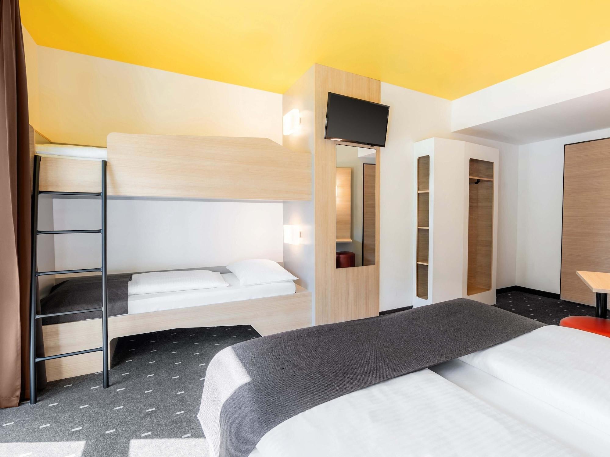 Room, Quadruple
