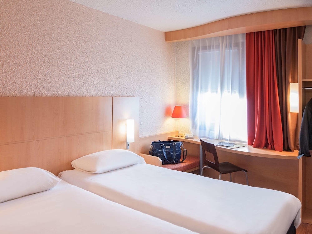 Ibis Cambrai 9/65