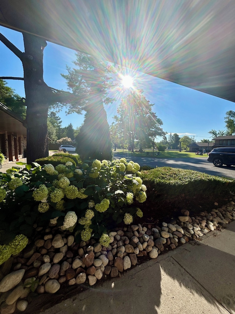 Rideau Heights Inn 46/54