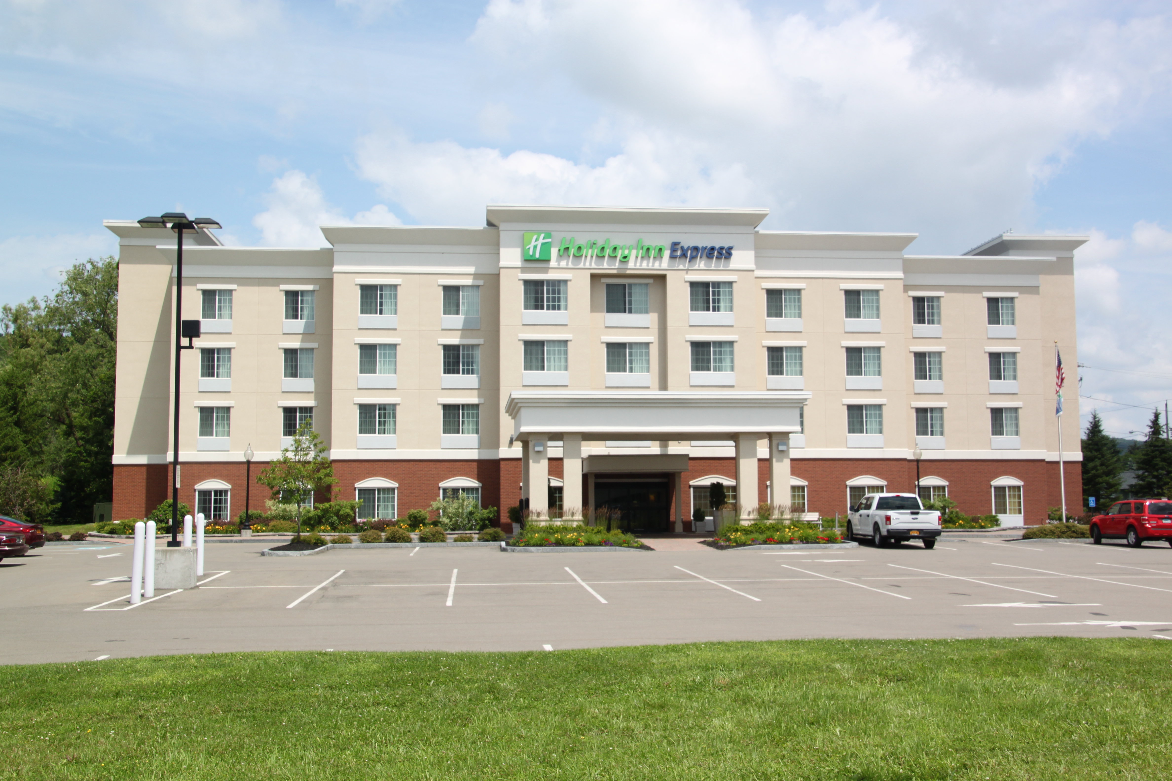 Holiday Inn Express Cortland 31/32