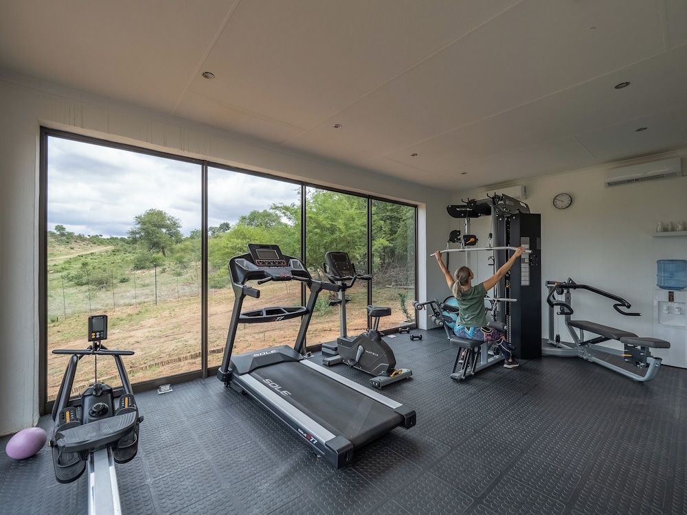Nyati Safari Lodge 24/50
