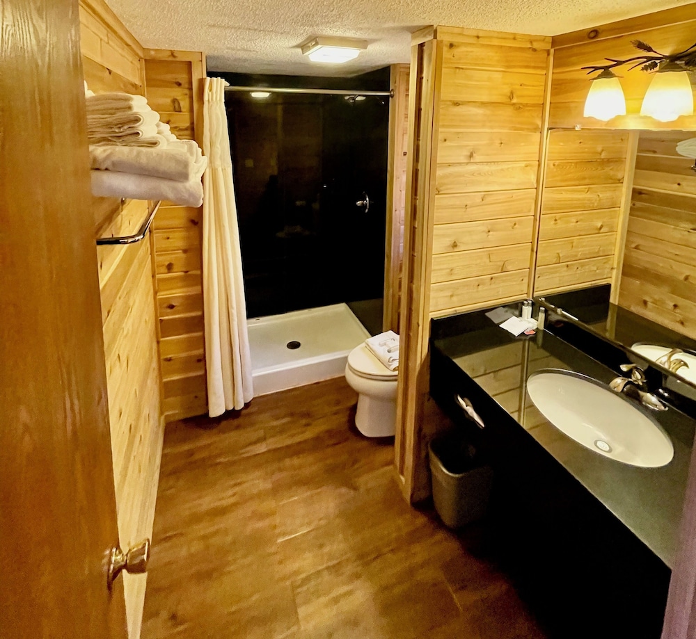 Cabins of Mackinaw 52/53