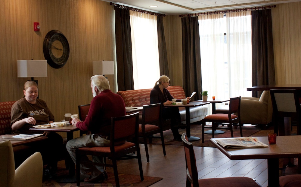 Hampton Inn Burlington, WI 38/58