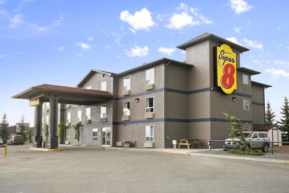 Super 8 by Wyndham Whitecourt 1/30