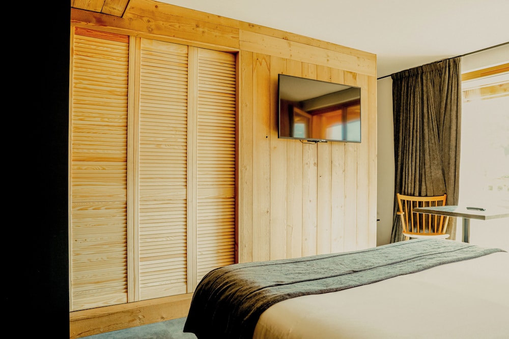 Deluxe, Quadruple, Twin Beds, Bunk Bed, Valley View, Hot Tub، Lodji Hotel 3/9