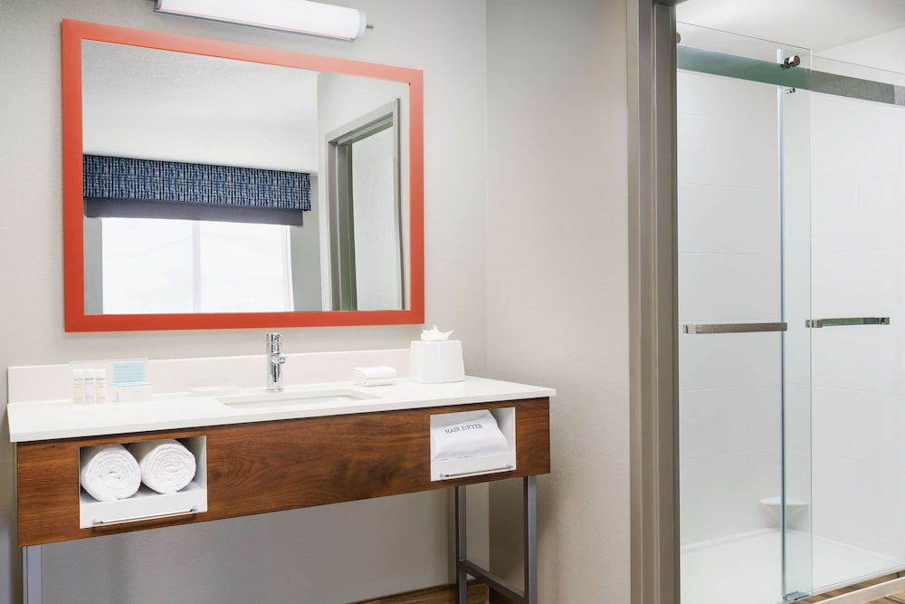 Hampton Inn & Suites Thousand Oaks 30/58