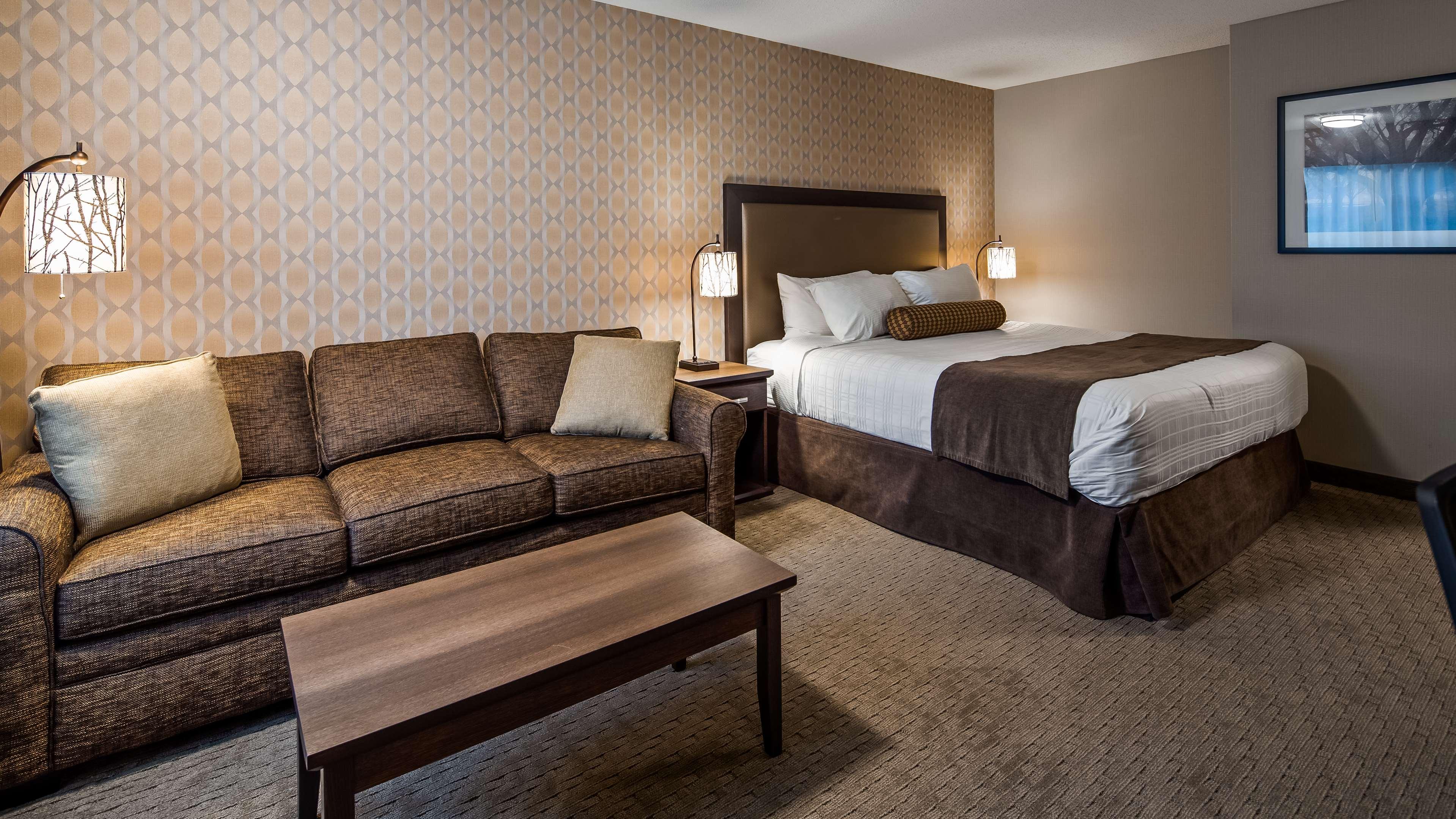 غرفة تنفيذية بسرير كينج، Best Western Plus Country Meadows Inn 3/6