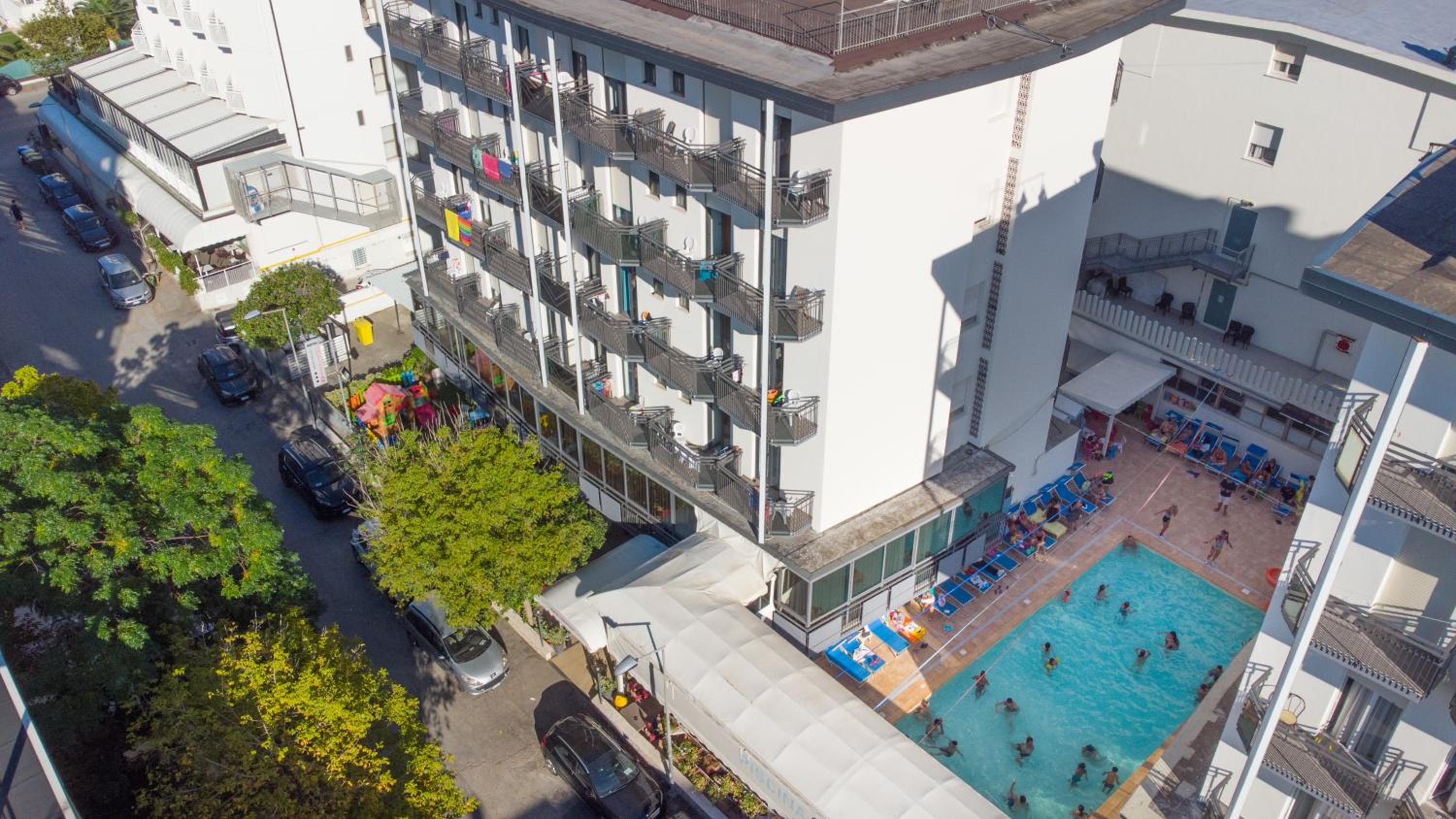 Christian Hotel 3/50