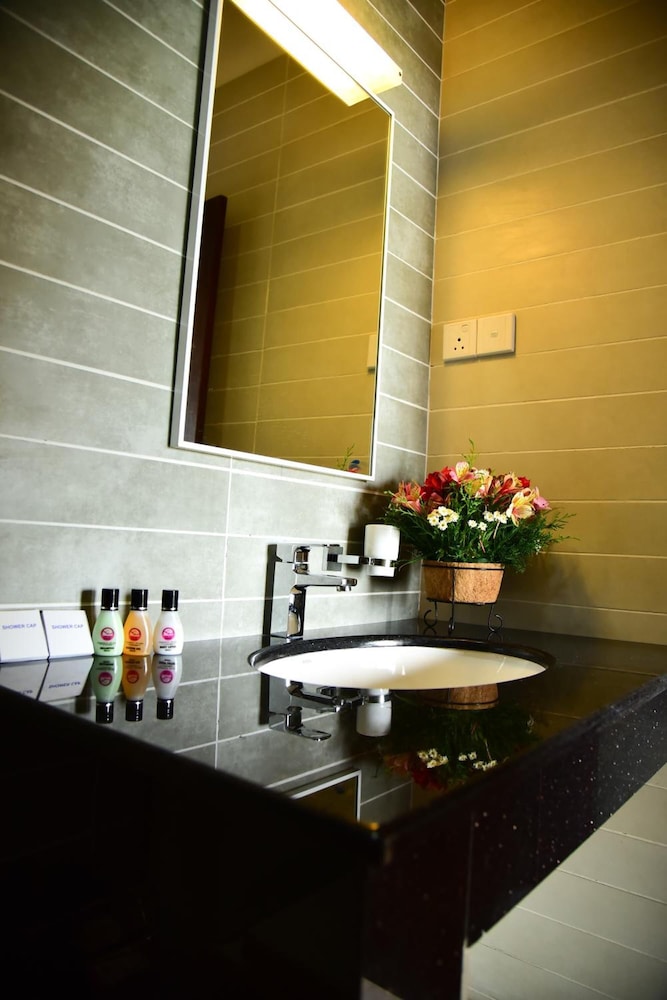 Emirates Luxury Apartments 11/65