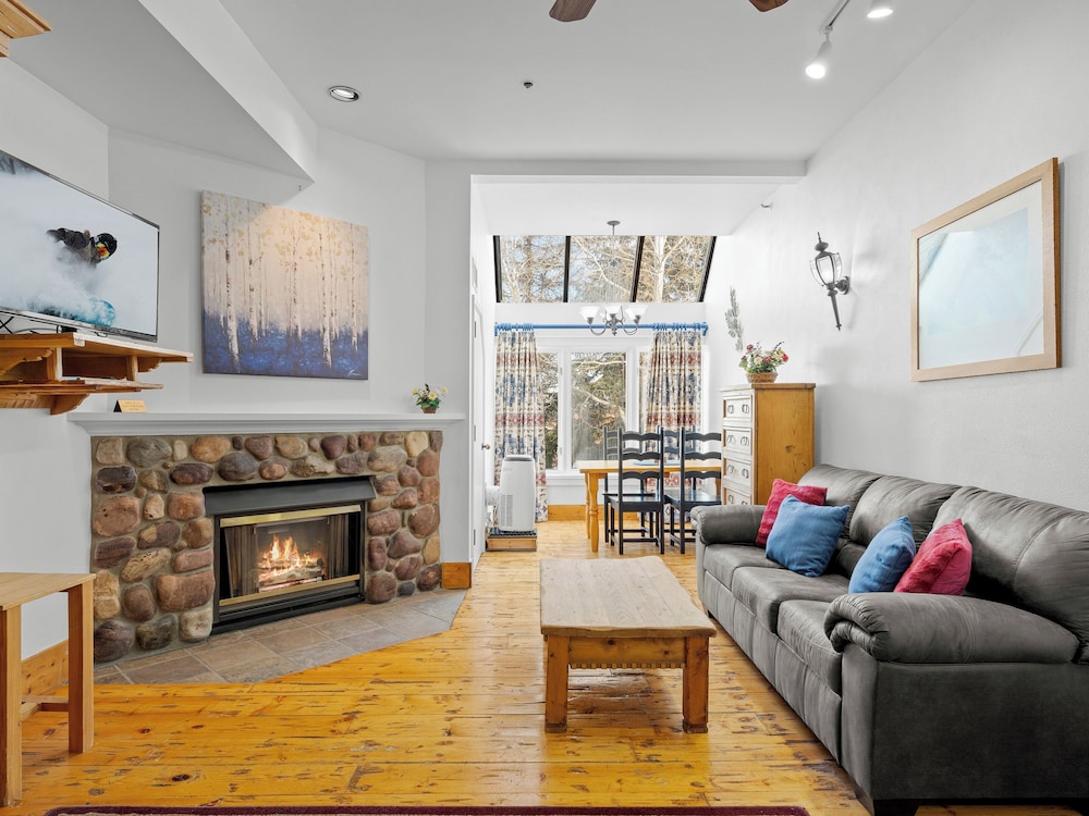 Lodge At Mountain Village 54/77