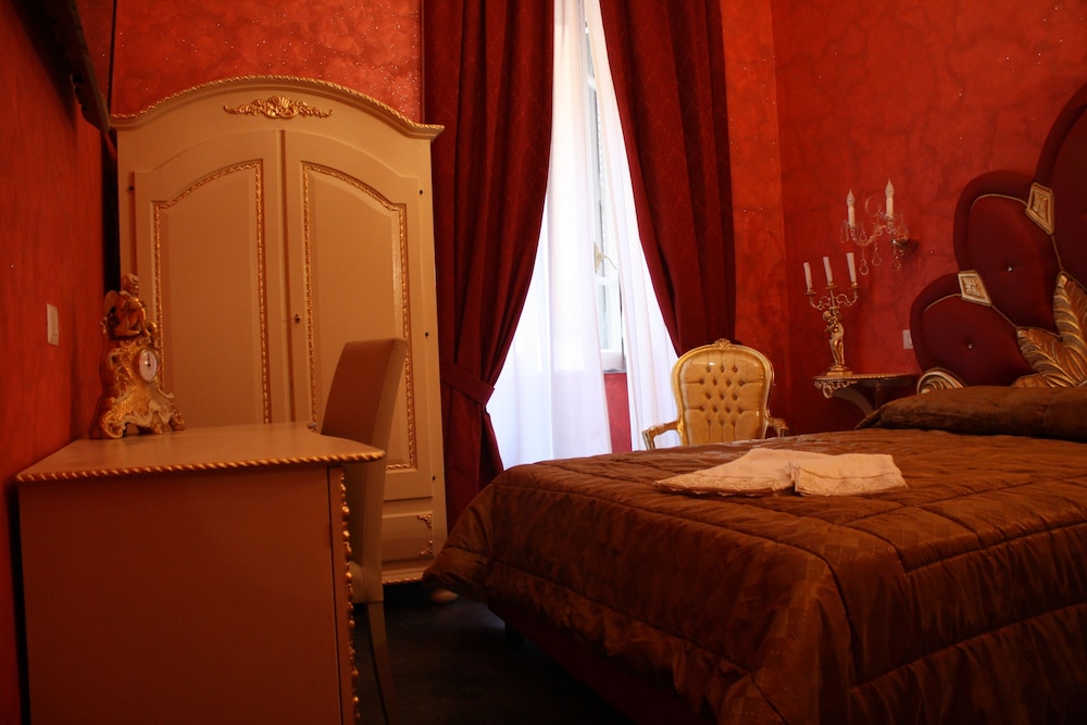 Pope's Suites 5/50