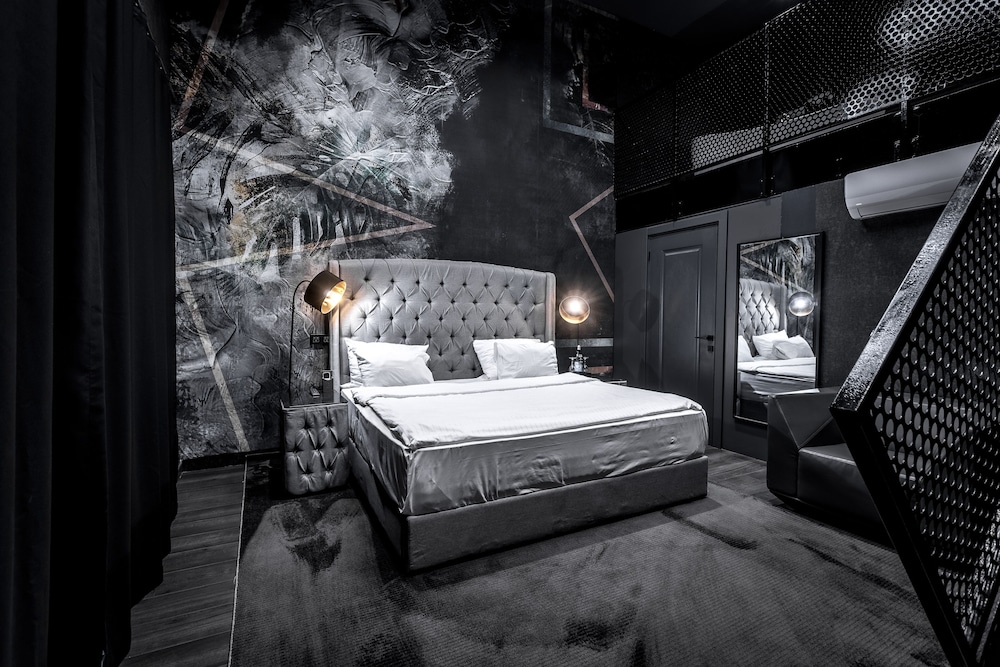 Black Hotel Cologne 6/32