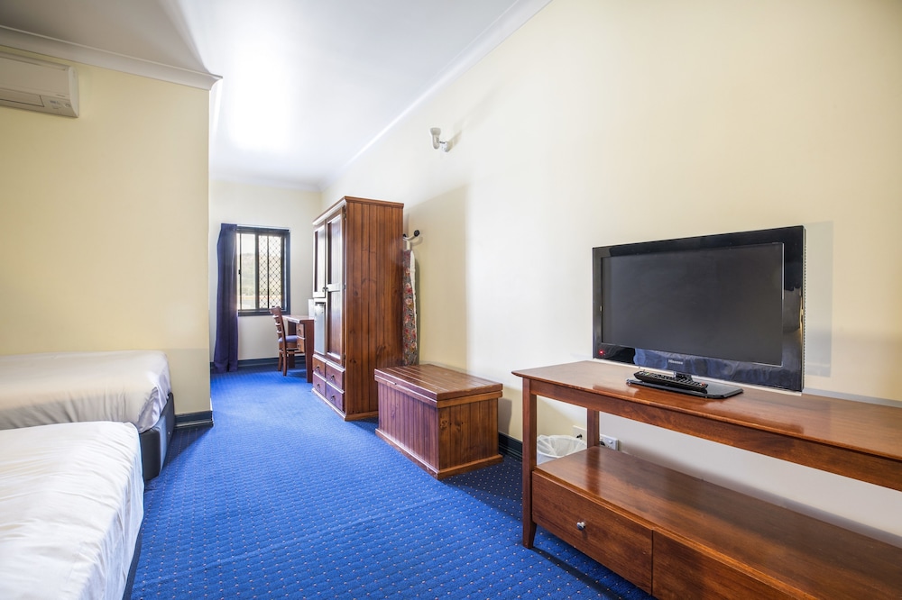 ATHERTON HOTEL 33/65