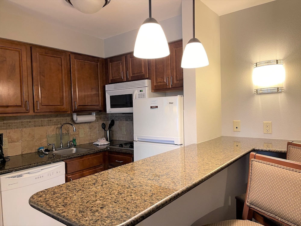 Staybridge Suites Milwaukee West-Oconomowoc 27/73