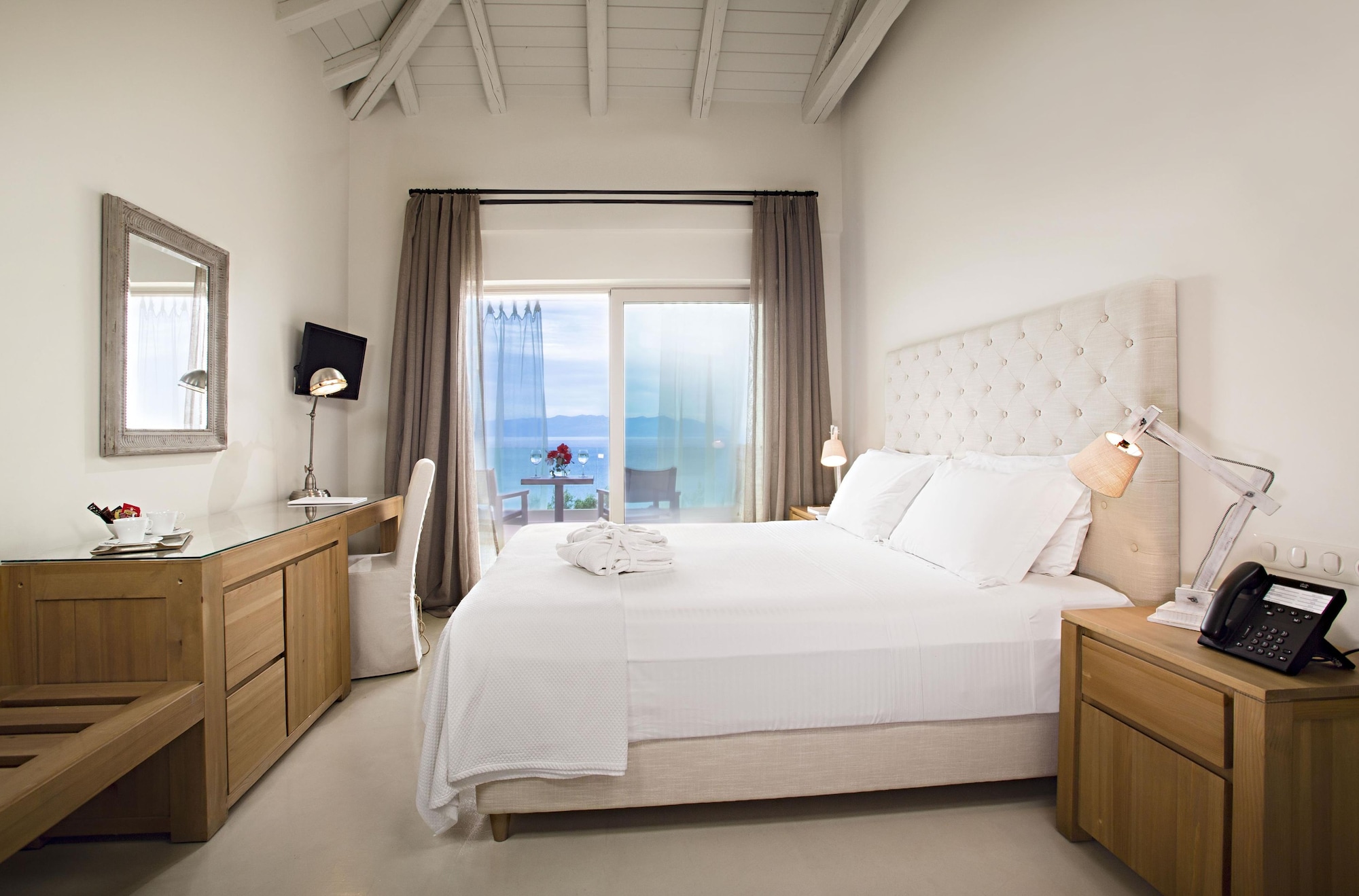 DOUBLE ROOM EXECUTIVE SEA VIEW (RB)