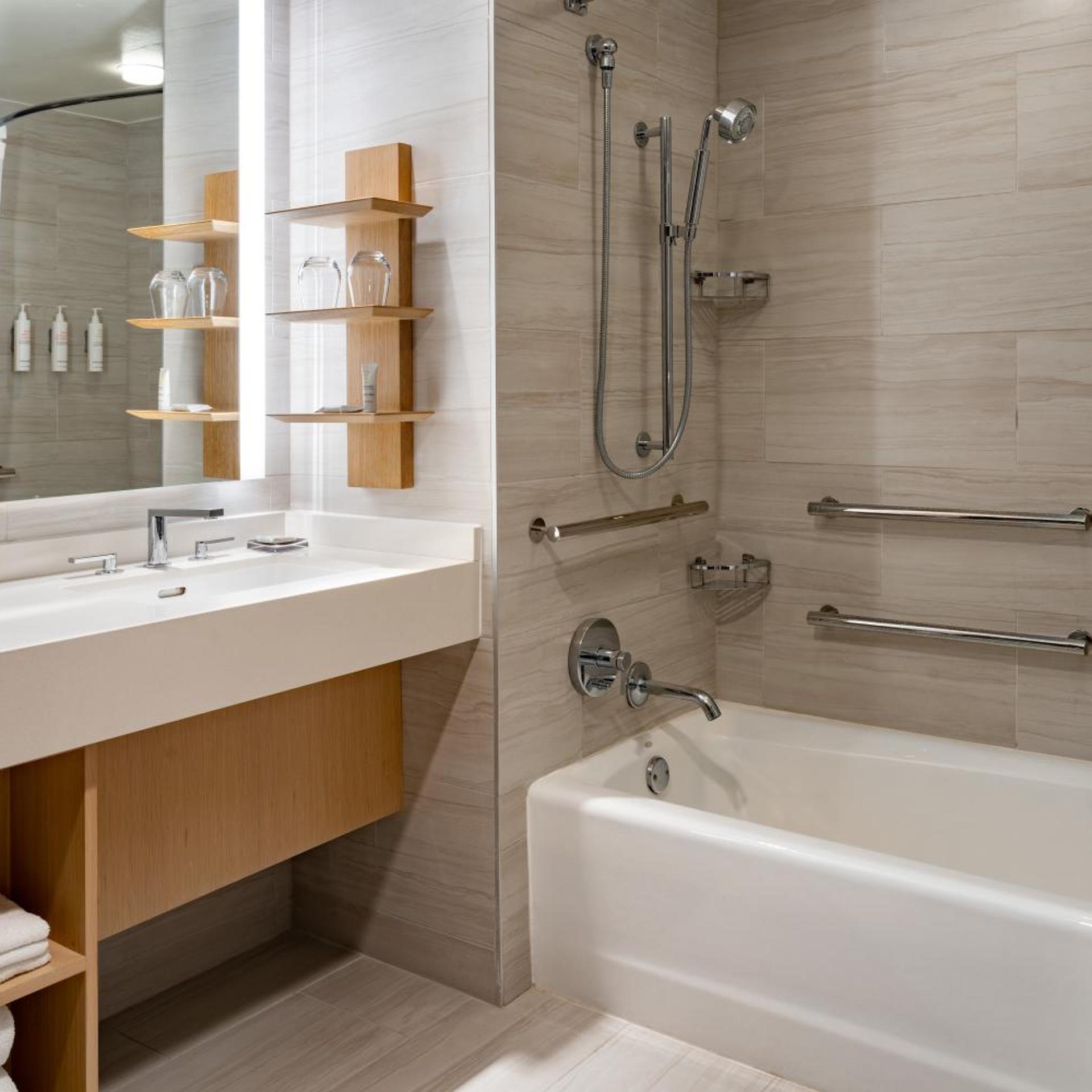 غرفة كبيرة بسريرين كوين بشرفة لذوي الإعاقة، Tampa Marriott Water Street 3/7