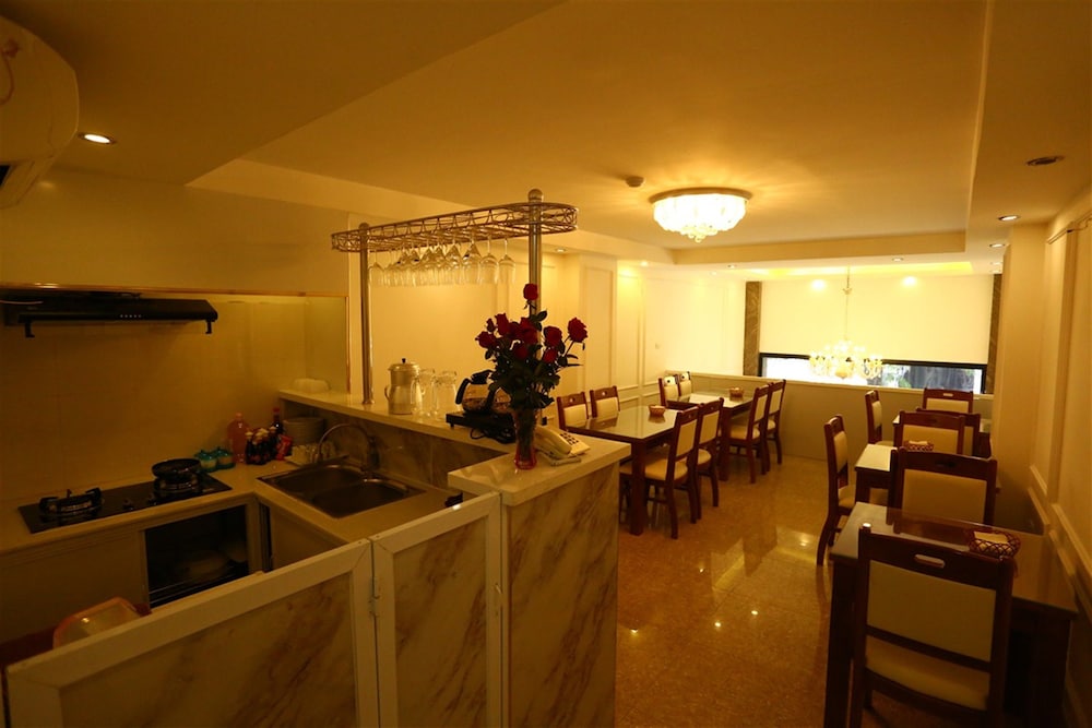 Queen Light Hotel 48/55