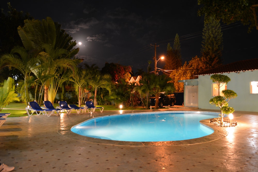 New Garden Hotel 7/59