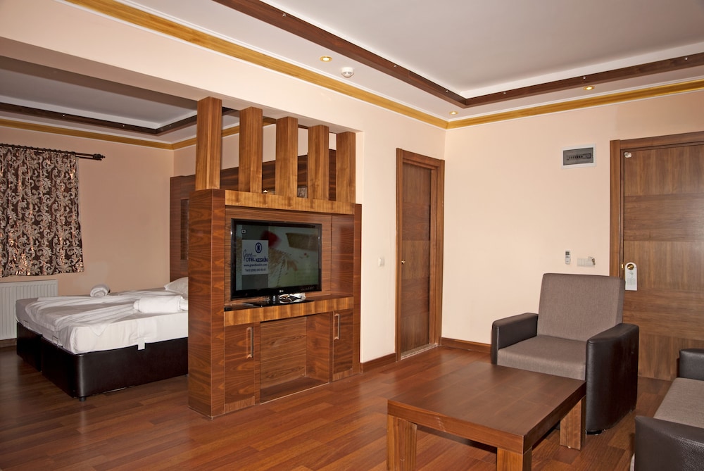 Dinara Hotel 52/66