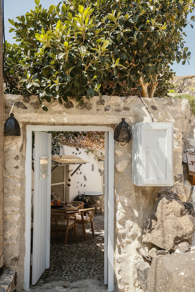 Dandy Cave Villa 32/36