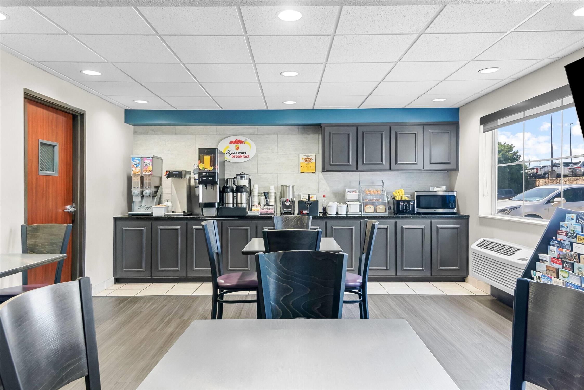 Super 8 by Wyndham Weatherford 17/26