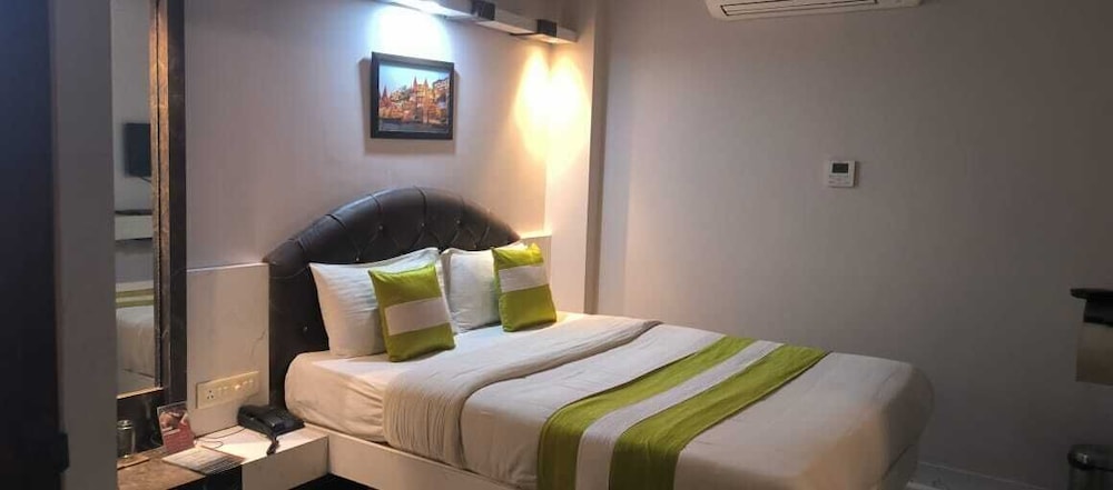 Hotel Prabhat 13/50