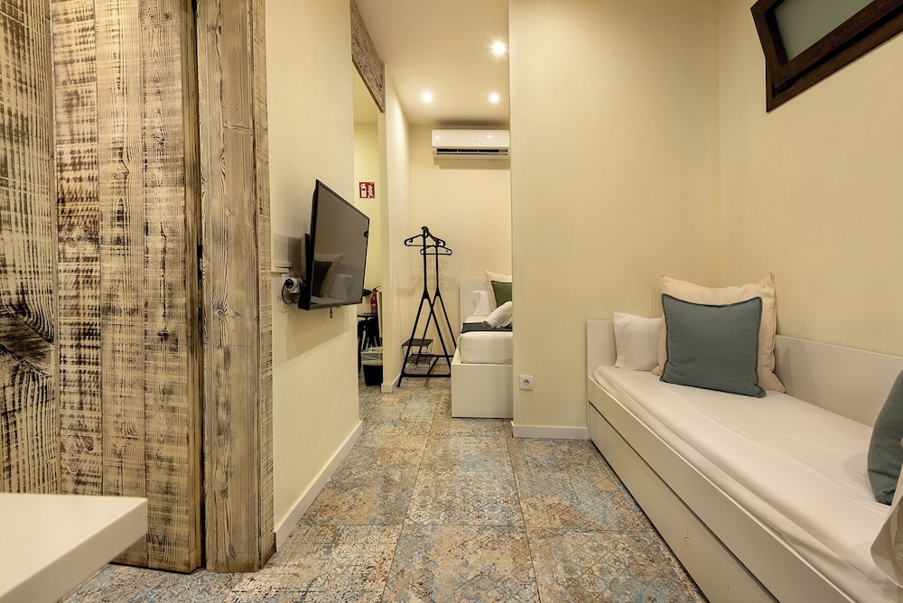 La Bodega Suites 36/38