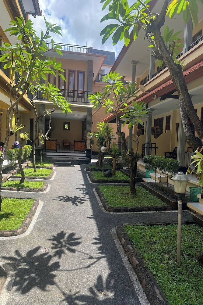 Gora Beach Inn 38/53