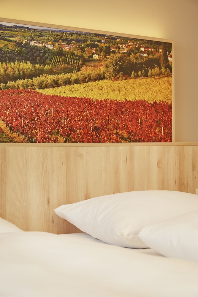 H Hotel Stuttgart Herrenberg 30/63