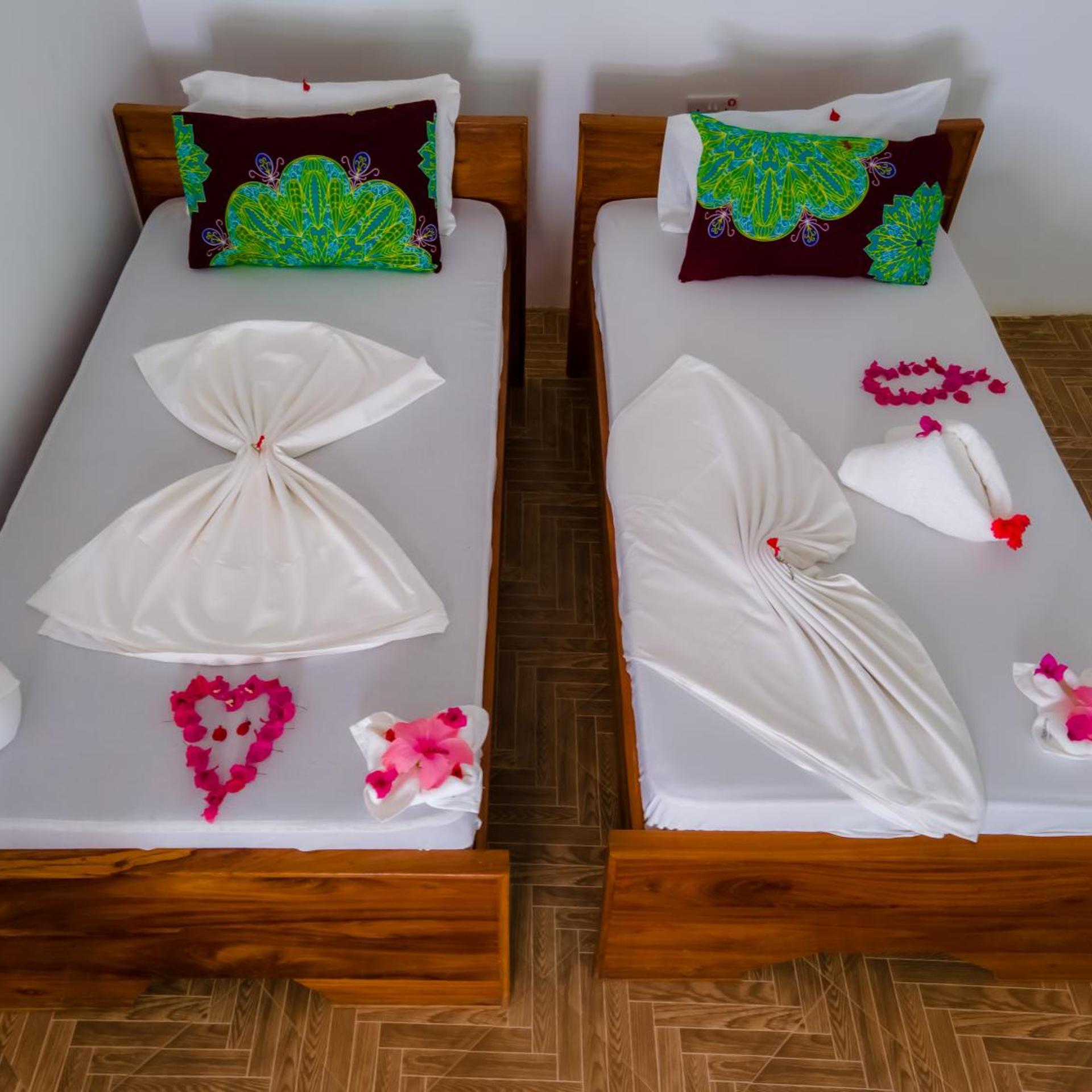 غرفة بسريرين منفصلين بإطلالة على الحديقة، Bella Vista Resort Zanzibar 3/5