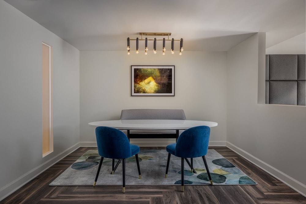 Hotel Deco Omaha, Tapestry Collection by Hilton 57/64