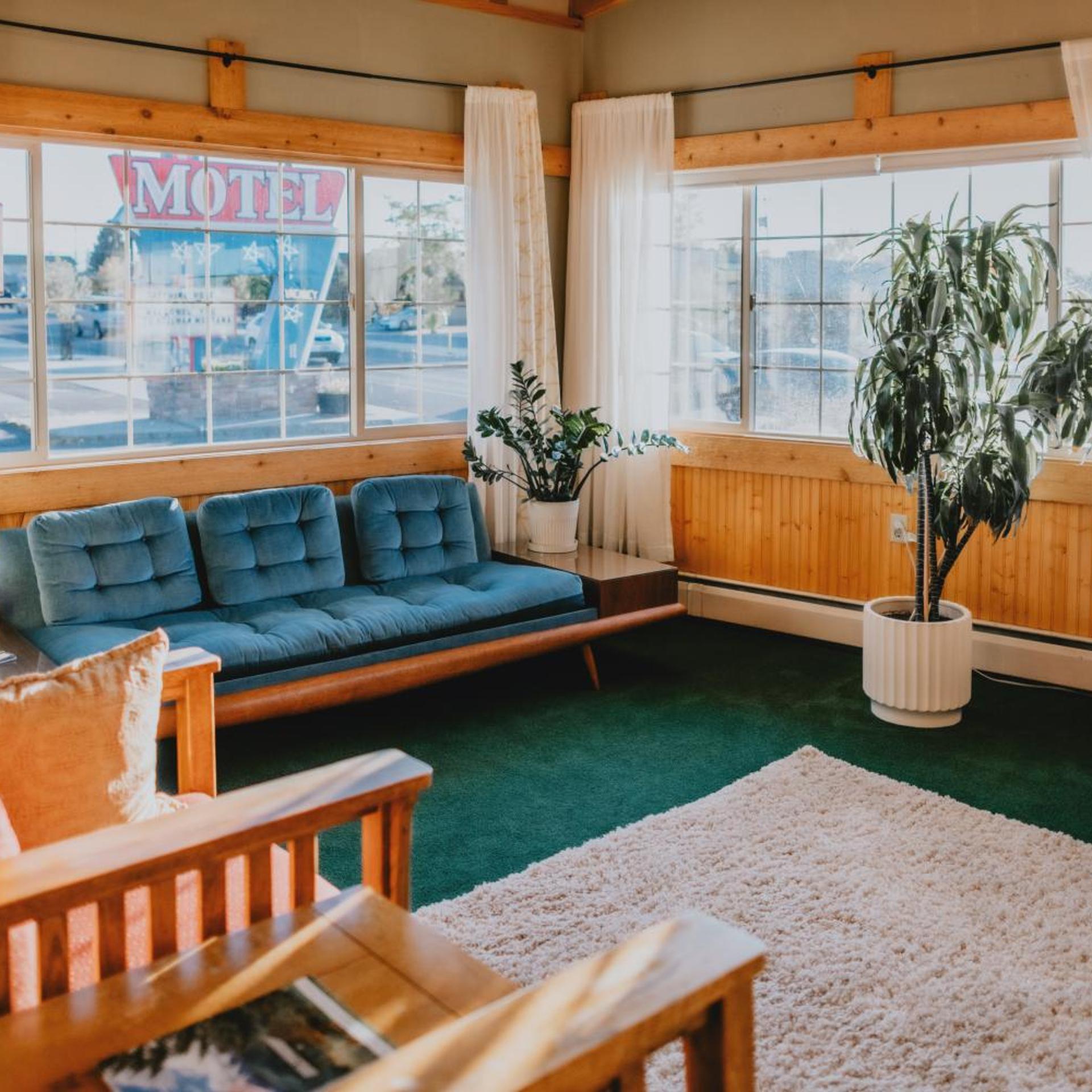 The Sapphire Motel 26/50