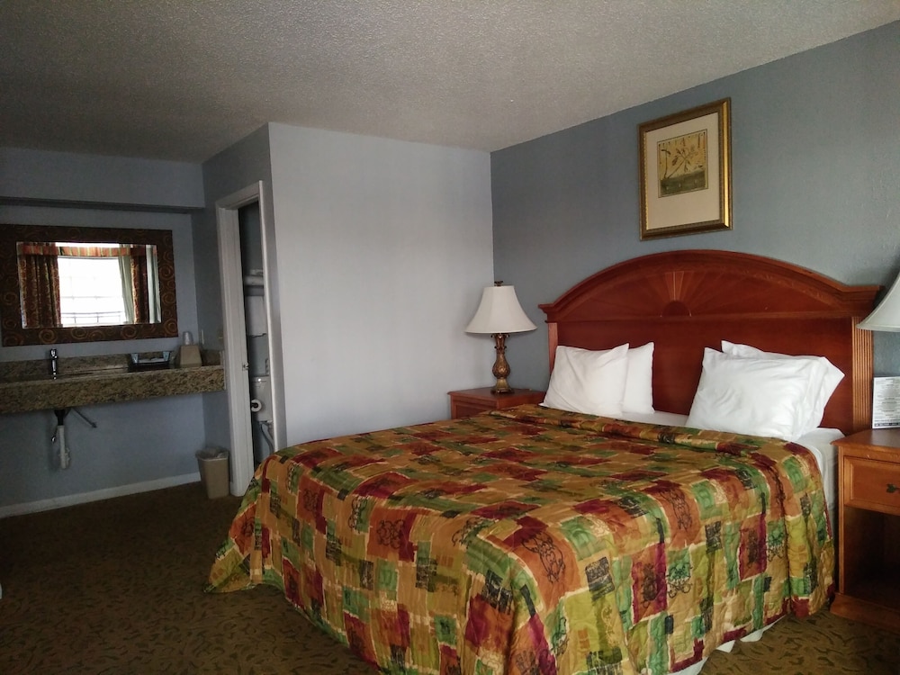 Travelodge by Wyndham Venice 27/46
