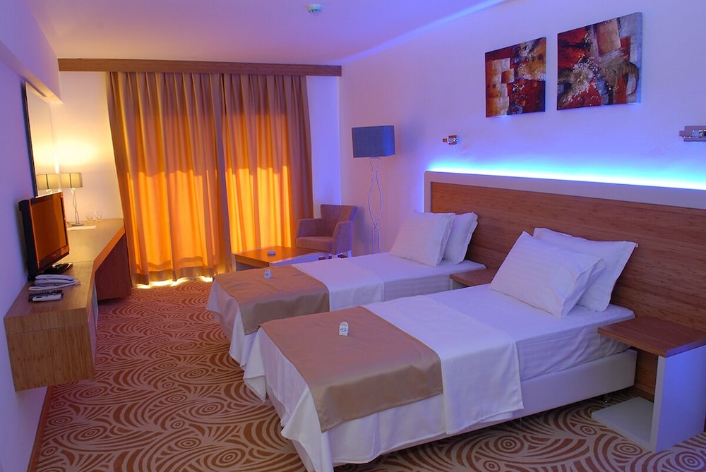DELUXE, DOUBLE BED