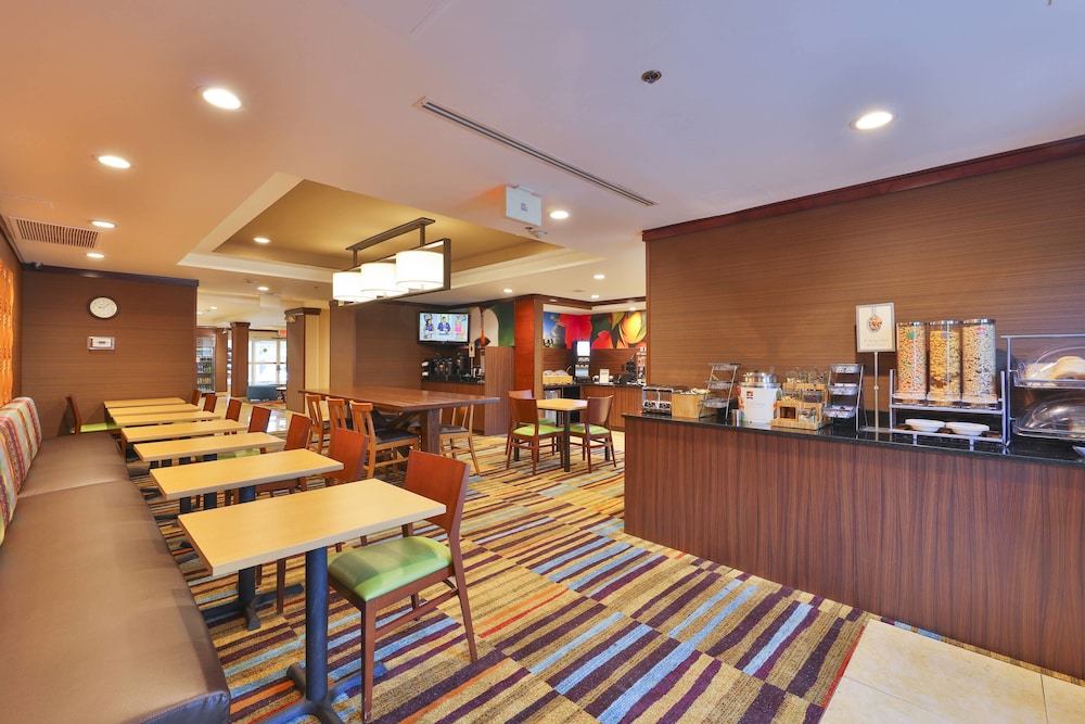 Fairfield Inn Lexington Park Patuxent River Naval Air Station 25/36