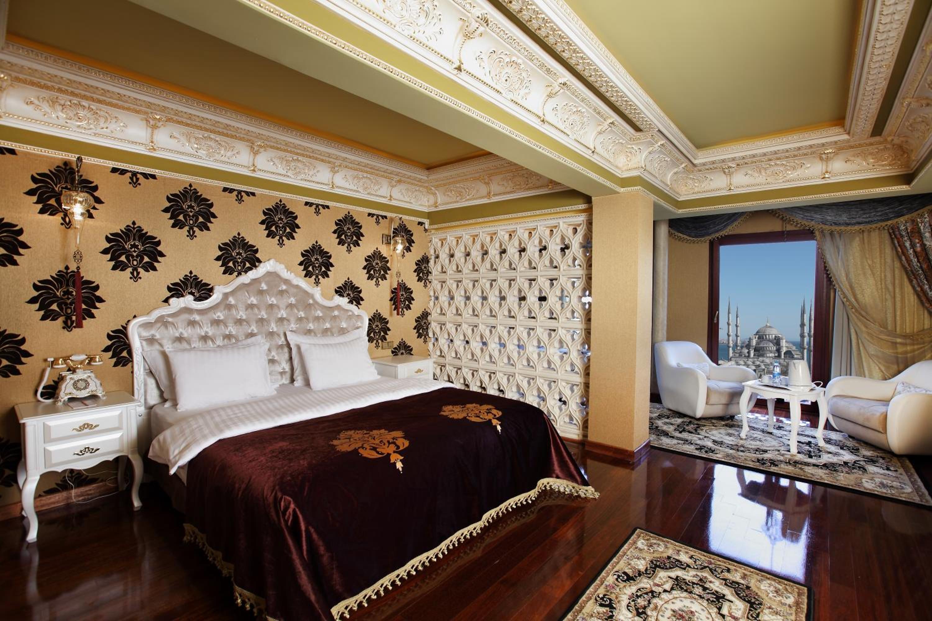 Sultan, Suite