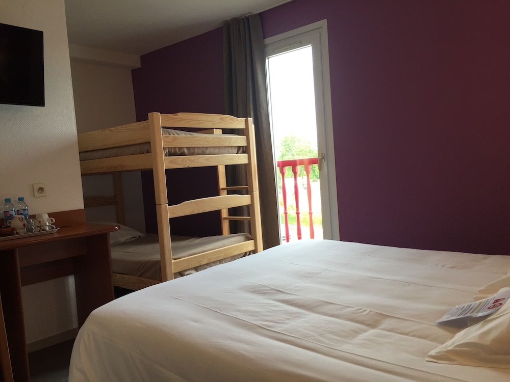 غرفة ثلاثية بسرير مزدوج وسرير فردي، B Hotel Troyes Aeroport 2/6