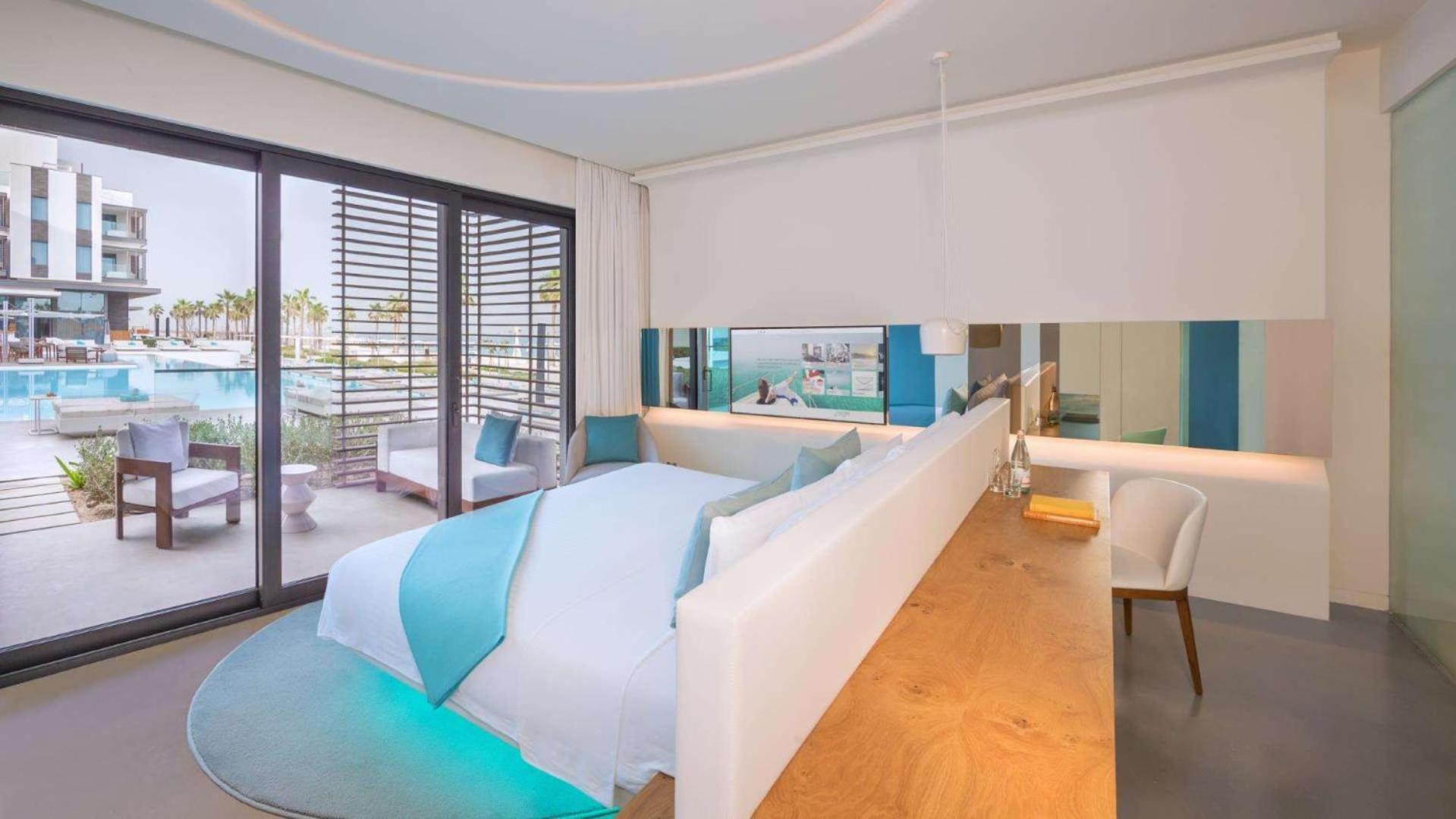 Signature, Suite, Pool Access