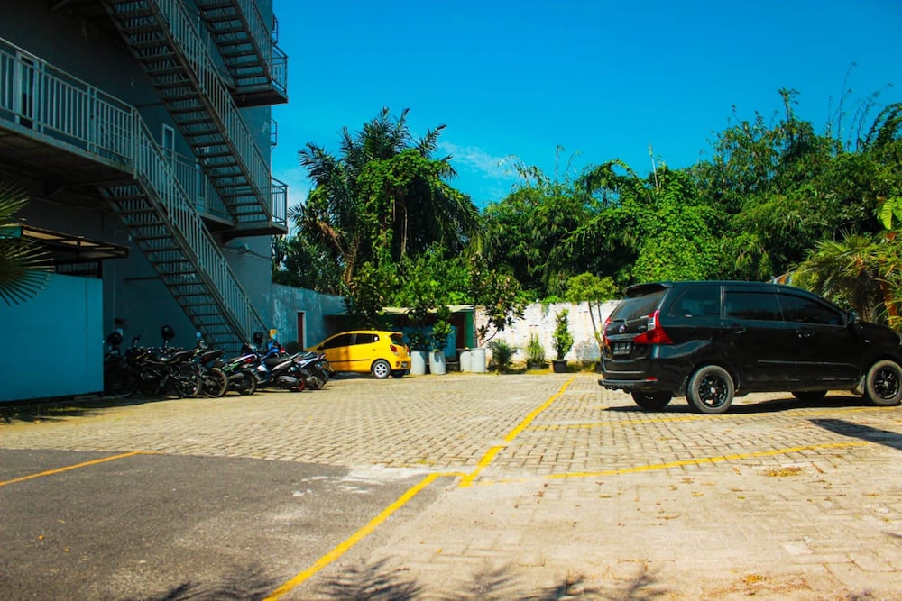 Crew Express Hotel 48/54