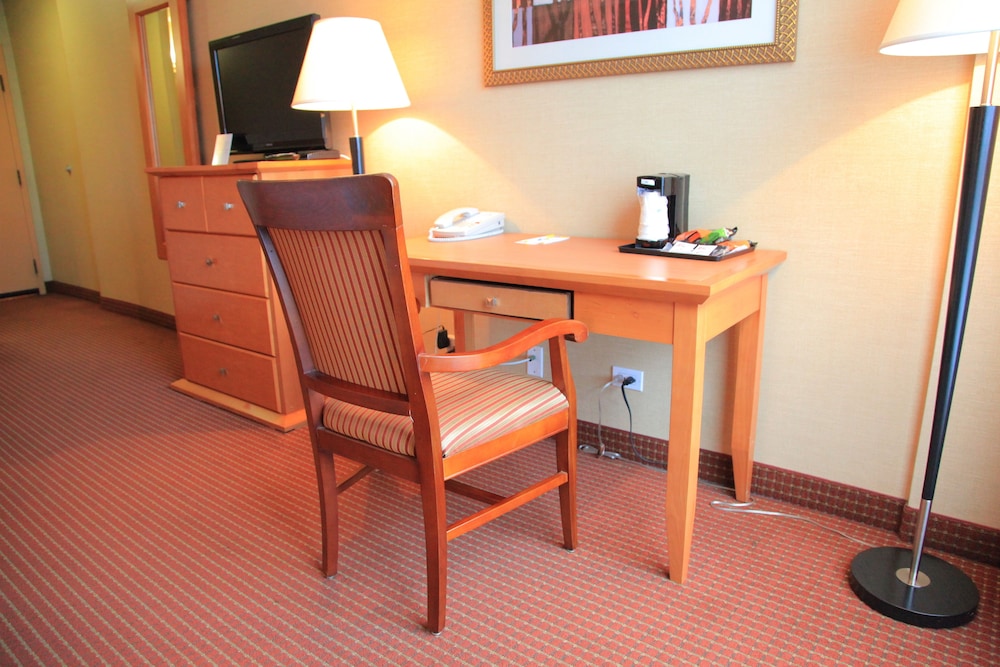 Days Inn by Wyndham Edmonton Downtown 32/38