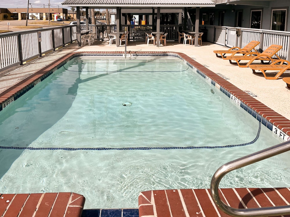 Blue Wave Inn 29/50